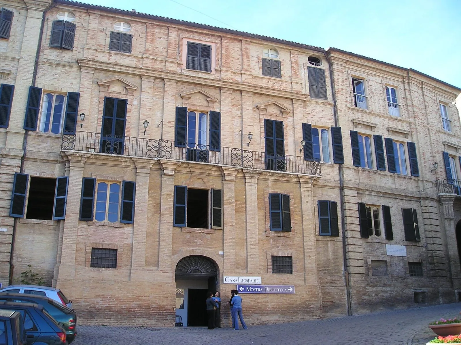 La facciata di Palazzo Leopardi a Recanati